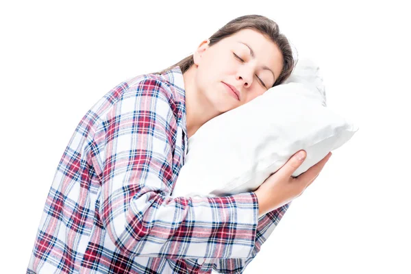 Retrato de uma mulher dormindo em um travesseiro em um fundo branco — Fotografia de Stock