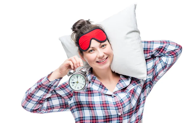 Mulher feliz de pijama à espera de uma noite de sono em um branco de volta — Fotografia de Stock