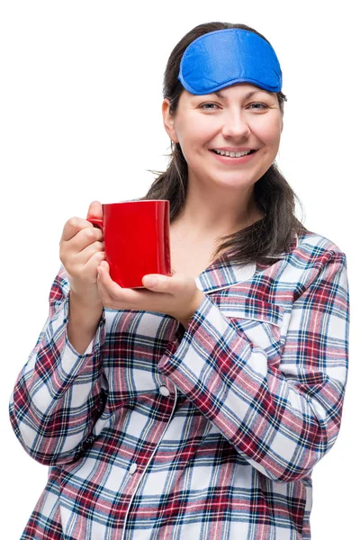 Retrato de una mujer sonriente con una taza de café, vestida de paj — Foto de Stock