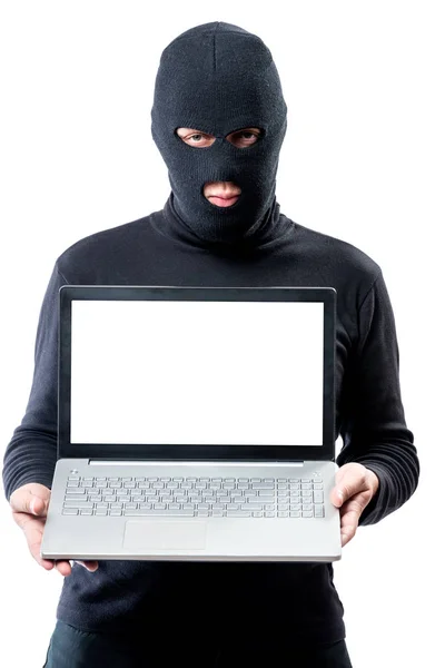 Hacker em uma máscara com um laptop, espaço para escrever no laptop ' — Fotografia de Stock
