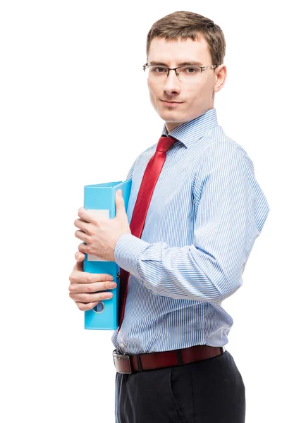 Retrato de un hombre de negocios en gafas con una carpeta para papeles en —  Fotos de Stock