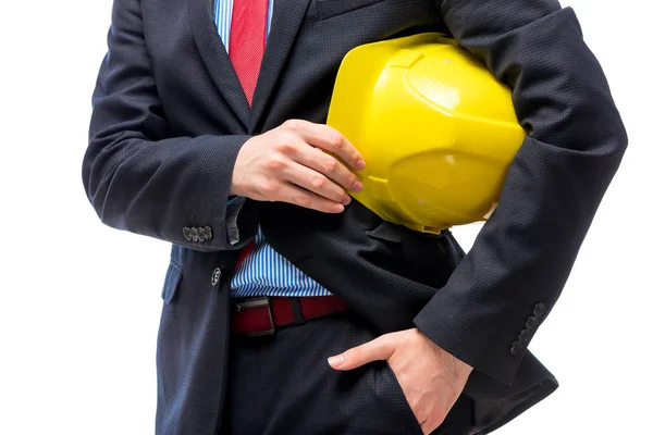 Capacete amarelo nas mãos de um empresário close-up — Fotografia de Stock