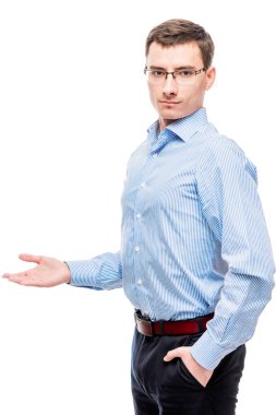 Patron elini yana, soldaki alanı gösterir