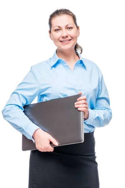 Mujer de negocios en una camisa azul sobre un fondo blanco con un lapto —  Fotos de Stock