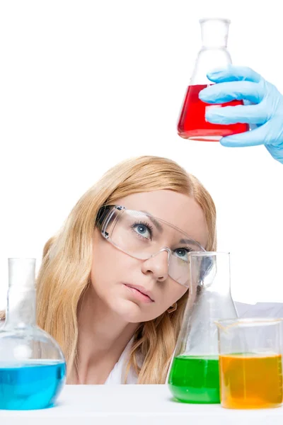 The chemist in glasses analyzes a liquid in test tubes is isolat — Stock Photo, Image