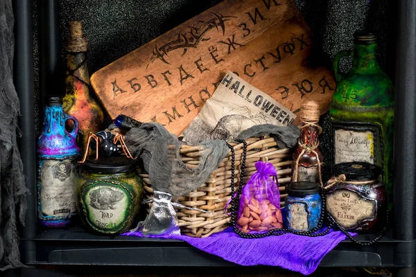 Potions with a potion and props for fortune telling on a table b — Stock Photo, Image
