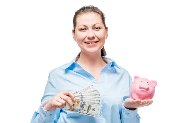 Mujer feliz en camisa azul con dólares y alcancía en blanco b — Foto de Stock