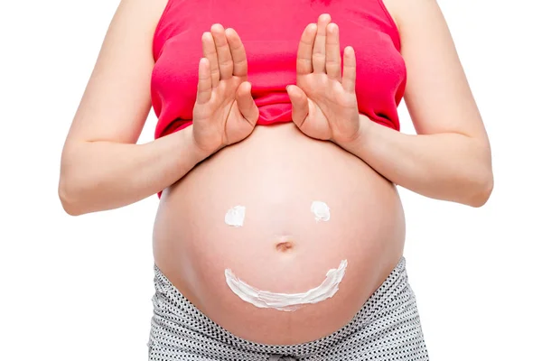 Gros plan du ventre d'une femme enceinte avec un sourire — Photo