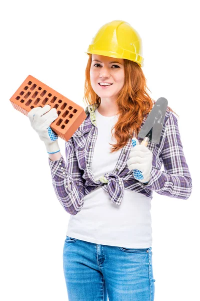 Mężczyzny zawód konstruktora, portret kobiety z cegły na żółto — Zdjęcie stockowe