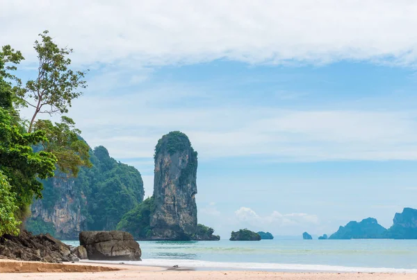 Gyönyörű festői tájon, egy napos szezonban Thaiföld, a Krabi — Stock Fotó