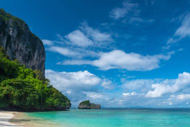 Mavi gökyüzü ile güzel bulutlar doğa rezerv Island üzerinde - 