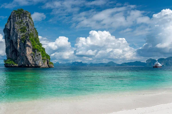 Postcard view - sea, cliff, yacht - Poda island, Thailand — Stock Photo, Image