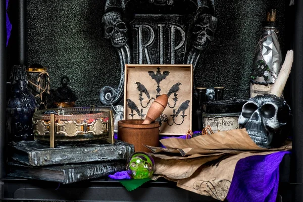 Table with ritual props in the room of the sorceress — Stock Photo, Image