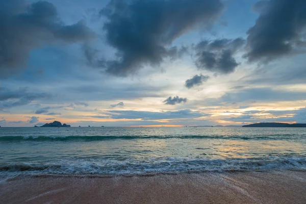 A gloomy sky over the Andaman Sea at sunset hours — Stock Photo, Image