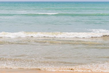 kumlu bir plaj dalgalar yatay deniz manzarası