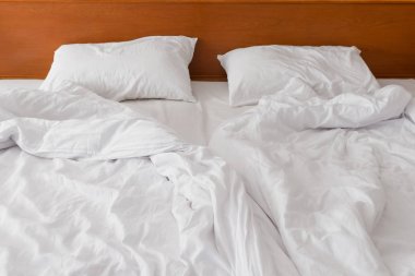 buruşuk beyaz nevresim g sonra otel için sabahları