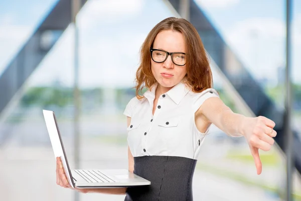 Dissatisfied businesswoman shows thumb down. Failure in the offi — Stock Photo, Image