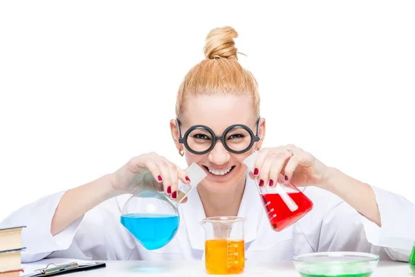 Szczęśliwy laborant mixy płynów w laboratorium, Dziewczyna w komiksie — Zdjęcie stockowe