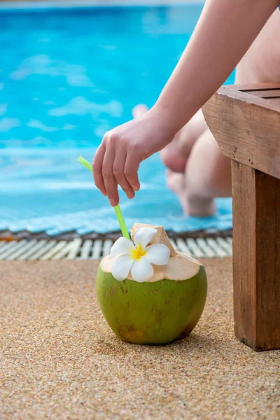 In the center of the frame is a coconut, which stands near a wom — Stock Photo, Image