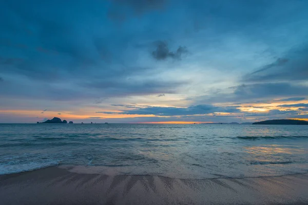 Beautiful calm Andaman Sea in the evening before the onset of da — Stock Photo, Image