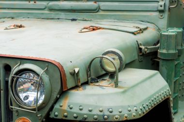 eski paslı askeri araç Far yakın çekim