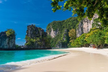 Tayland - Hong Island popüler turistik yerinde boş plaj