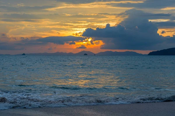 Dark landscape - sunset at the resort in Thailand with a beautif — Stock Photo, Image