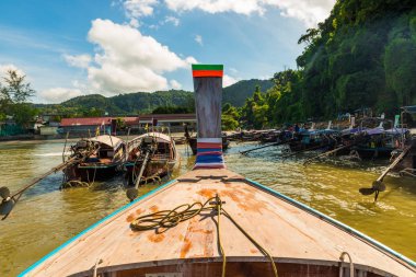burun ahşap tekne uzun kuyruk Harbor, Tayland