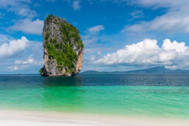 güneşli bir gün ve güzel peyzaj, görüntülemek Poda Adası 