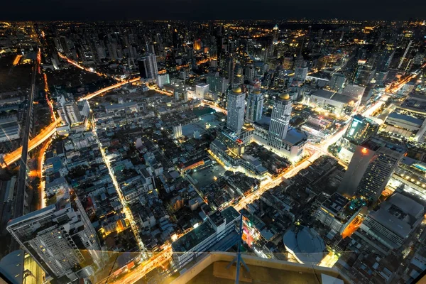 Ruas da Tailândia, o centro de Bangkok à noite, o a — Fotografia de Stock