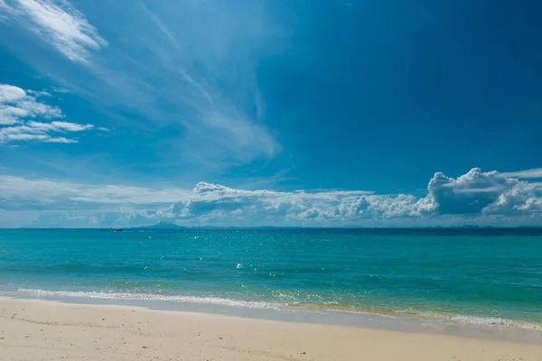 Bela paisagem marinha em um belo lugar na Tailândia, a ilha — Fotografia de Stock