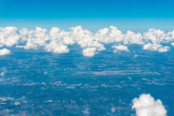 Hermosas nubes a gran altitud sobre Tailandia — Foto de Stock