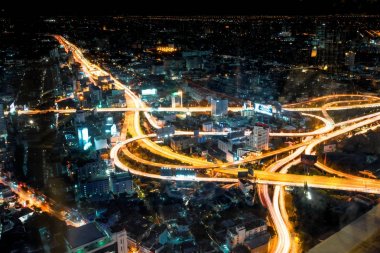 yol Kavşağı'nda bir fotoğraf gece Bangkok Merkezi
