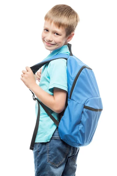 Ragazzo con zaino pronto per la scuola, ritratto isolato su b bianco — Foto Stock