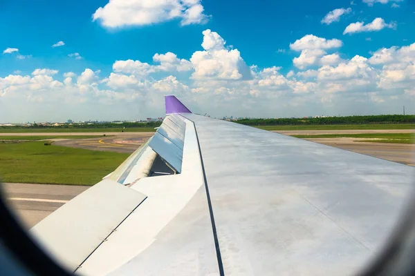 Preparation for flight - check the aileron wing — Stock Photo, Image