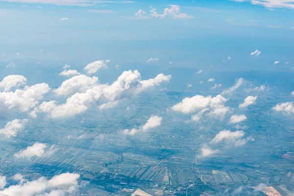 Clouds and green land photographed from an airplane — Stock Photo, Image