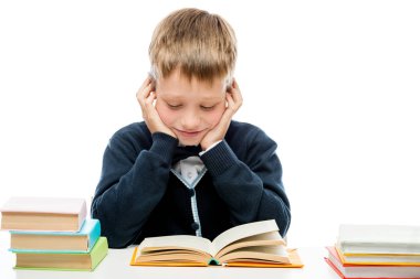bir öğrenci bir yığın kitap adlı bir tablo okuma dersleri, bir p ile