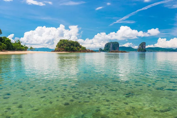 Egy nagyon szép hely, a thai-festői trópusi seascape — Stock Fotó