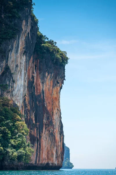Vertical landscape - view of a high steep cliff in the sea in Kr — Stock Photo, Image