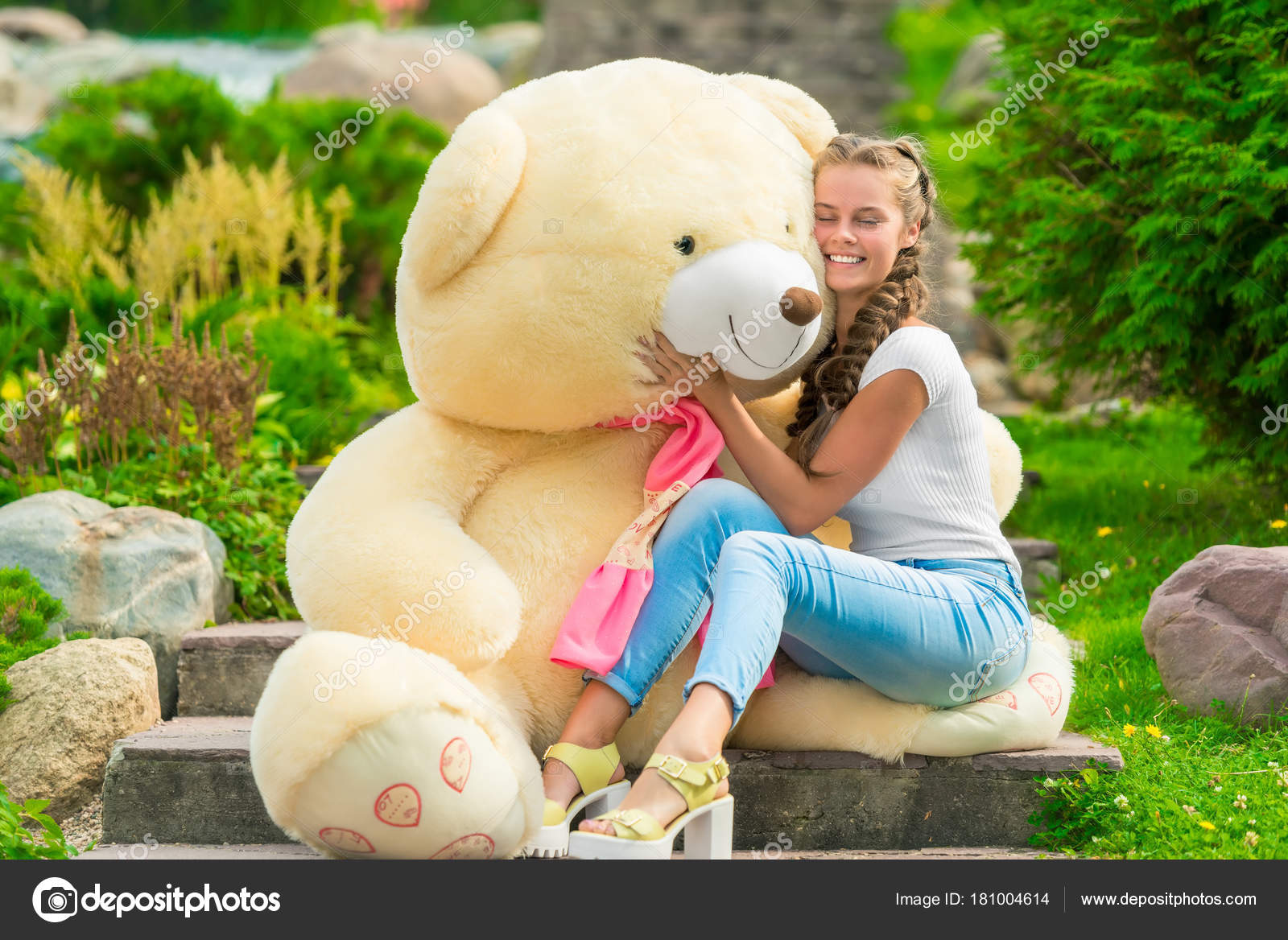 girl hugging giant teddy bear