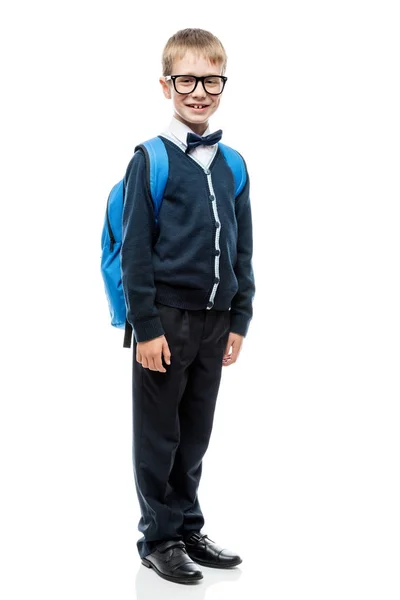 全長 portr のバックパックで学校の制服の少年 — ストック写真