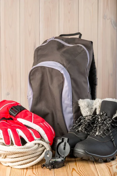 Voorbereiding van kleding en uitrusting voor de reis van een gevaarlijke winter — Stockfoto