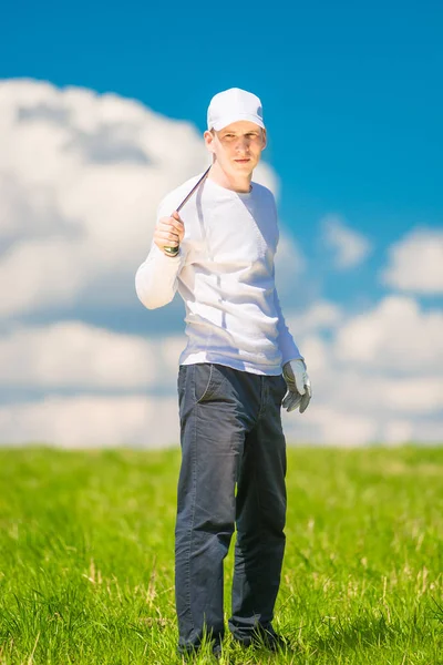 Retrato vertical de um golfista de sucesso com um clube de golfe no — Fotografia de Stock