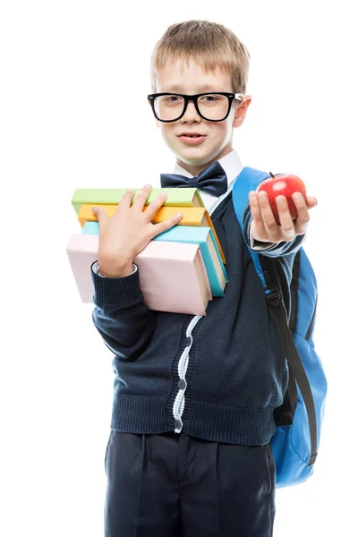 Scholier met boeken en apple poseren op witte achtergrond in uni — Stockfoto