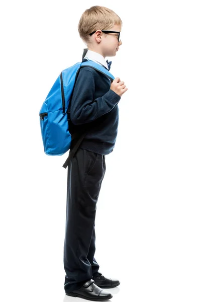 Chłopiec w mundurki plecaka w widoku z boku na całej długości, po — Zdjęcie stockowe