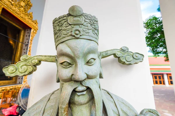 Retrato de um guarda de pedra perto de um templo em Bancoc — Fotografia de Stock