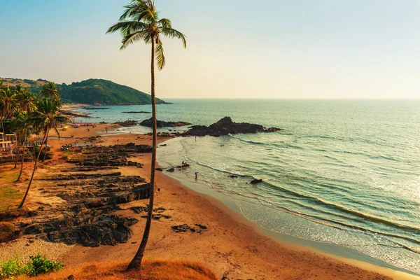 Pohled shora Vagator Beach v Severní Goa. Tónovaná. — Stock fotografie