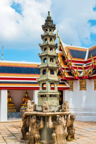 Traditional architecture and decoration of temples of Thailand, — Stock Photo, Image