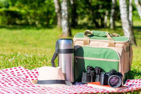 Objects for recreation and picnic in nature in the park — Stock Photo, Image