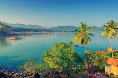 Blue Lagoon ve yükselen güneşin Goa. Renkli.